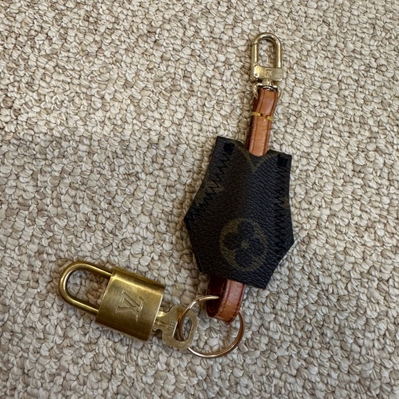 Repurposed LV Clochette keychain - Picture 6 of 13